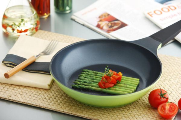 patelnia ceramiczna z powloka ecolon