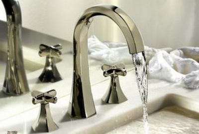 Bateria umywalkowa z linii Hexa w wykończeniu błyszczący nikiel PVD