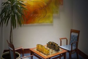 Villa Glass Studio szklany obraz i szklane szachy
