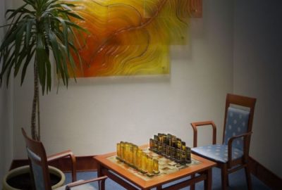 Villa Glass Studio szklany obraz i szklane szachy