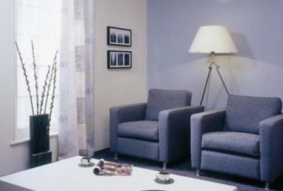 Zimne barwy w salonie fot. SigmaKalon Deco Polska