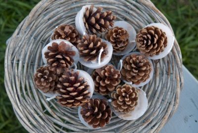 Dekoracyjne świeczki od firmy The Glam Camping Company