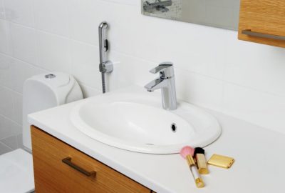 wyposazenie malej lazienki