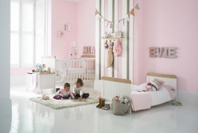 Różowa aranżacja pokoju dla dziecka Mamas and Papas