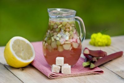 kompot z rabarbaru