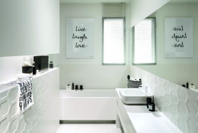 nowoczesna aranzacja lazienki w bieli 1