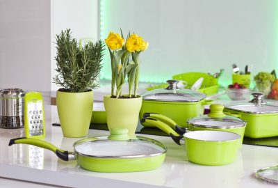 zielone naczynia i akcesoria kuchenne 1
