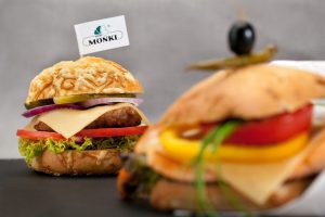 Pyszne burgery w domowym zaciszu fot MSM Mońki