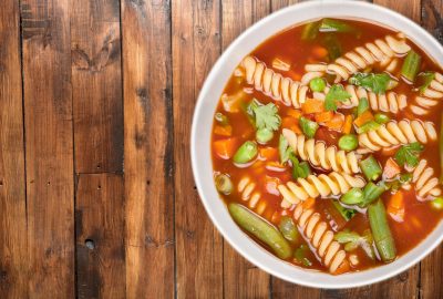 zupa z warzywami i makaronem