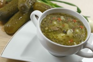 tradycyjna zupa ogórkowa przepis