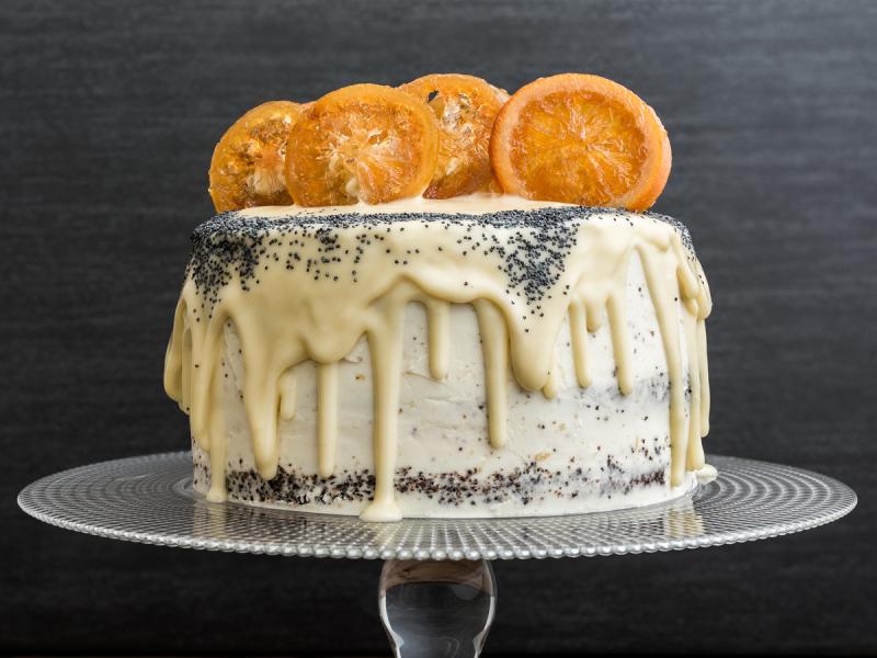 tort makowy z biala czekolada i kandyzowanymi pomaranczami 2447504