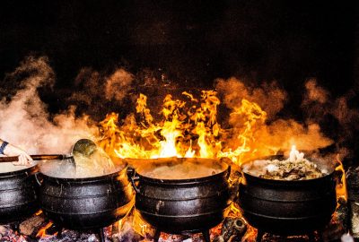 grill w ogrodzie