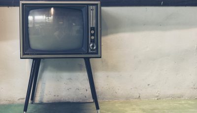dlaczego ludzie kochaja telewizje