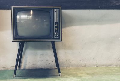 dlaczego ludzie kochaja telewizje