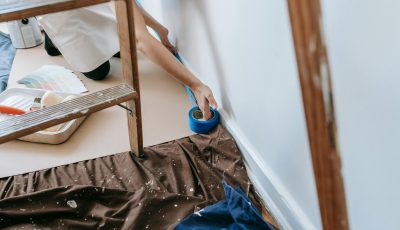 Precyzyjne wykończenie ścian dzięki profesjonalnym szpachelkom i pacom murarskim